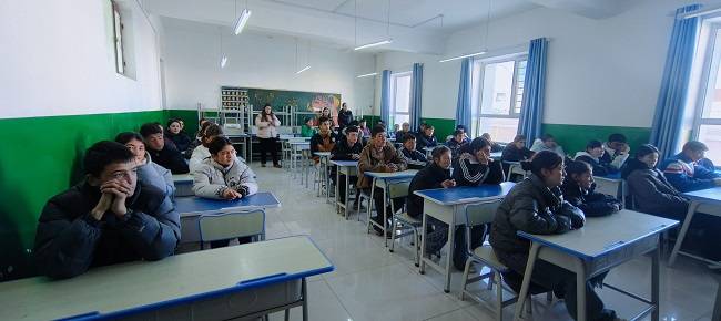 原創“護航青春成長 共育健康未來”家庭教育講座