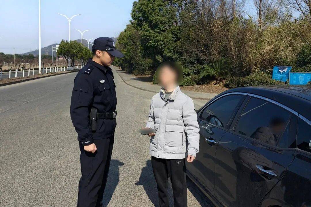 男子把6.5萬現金塞進水泥管，竟是為了投資？