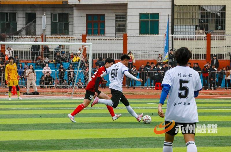 新田：中南大學隊與永州新田隊足球友誼賽精彩紛呈（組圖）