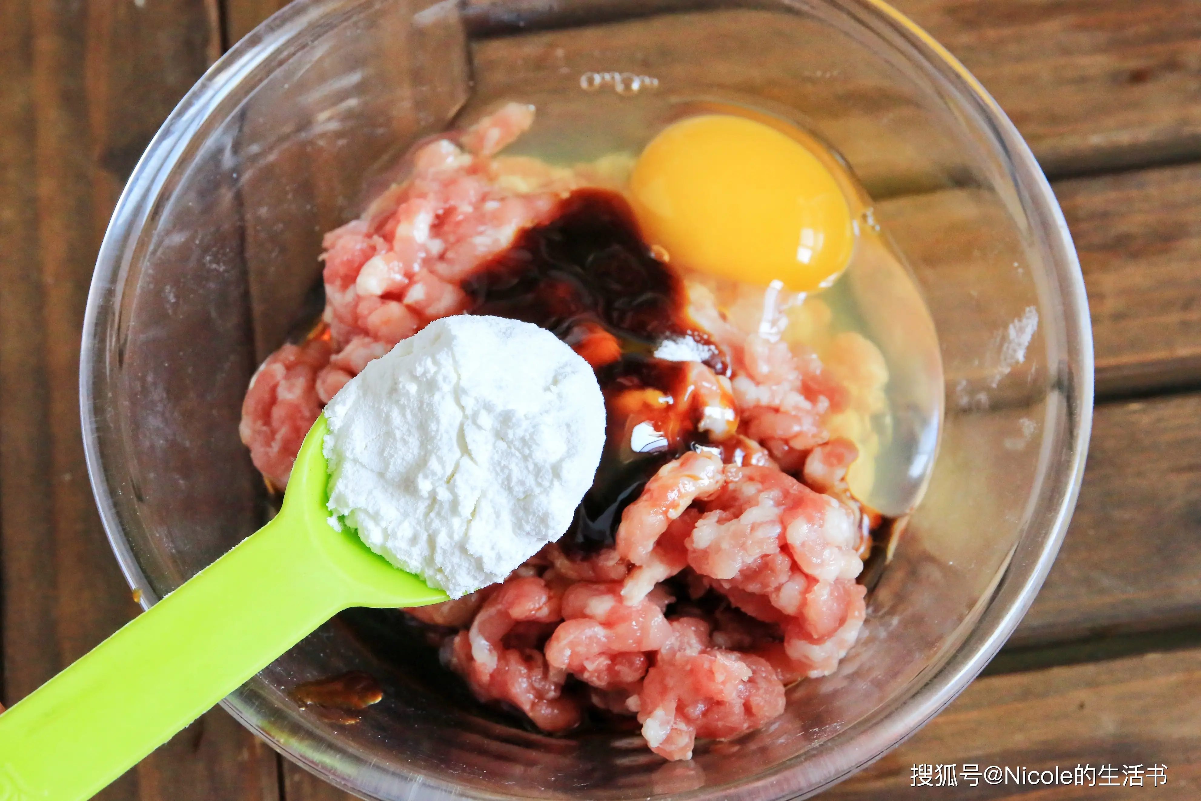 原創帶來無限暖意的秋冬美食：砂鍋白菜丸子煲