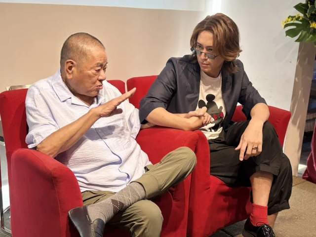 原創77歲影視圈大亨吳敦去世！乾女兒賈靜雯悼念，捧紅釋小龍郝劭文