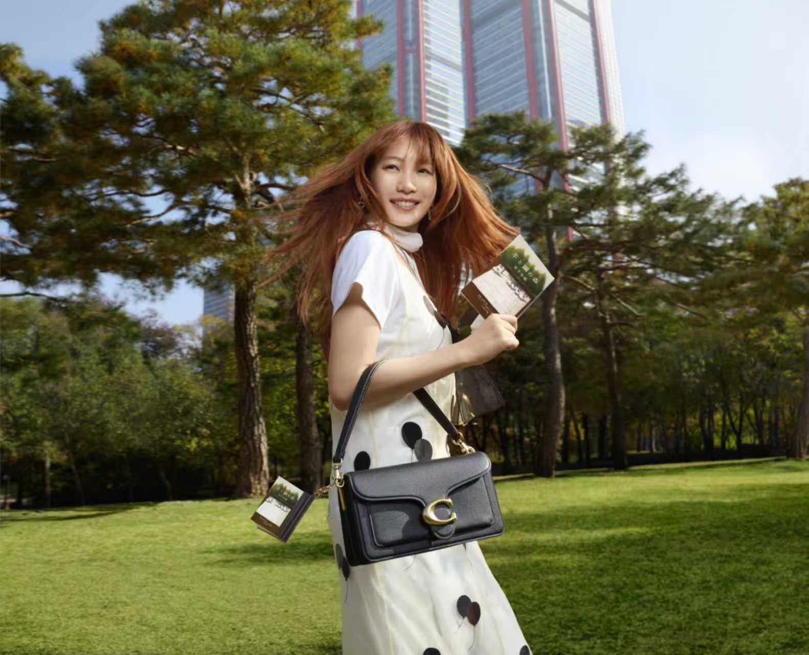 潮訊 | 理查米爾助力女性船隊完成環球壯舉，速度滑冰冠軍寧忠巖參觀歐米茄展館，COACH釋出“書寫真我故事”廣告大片