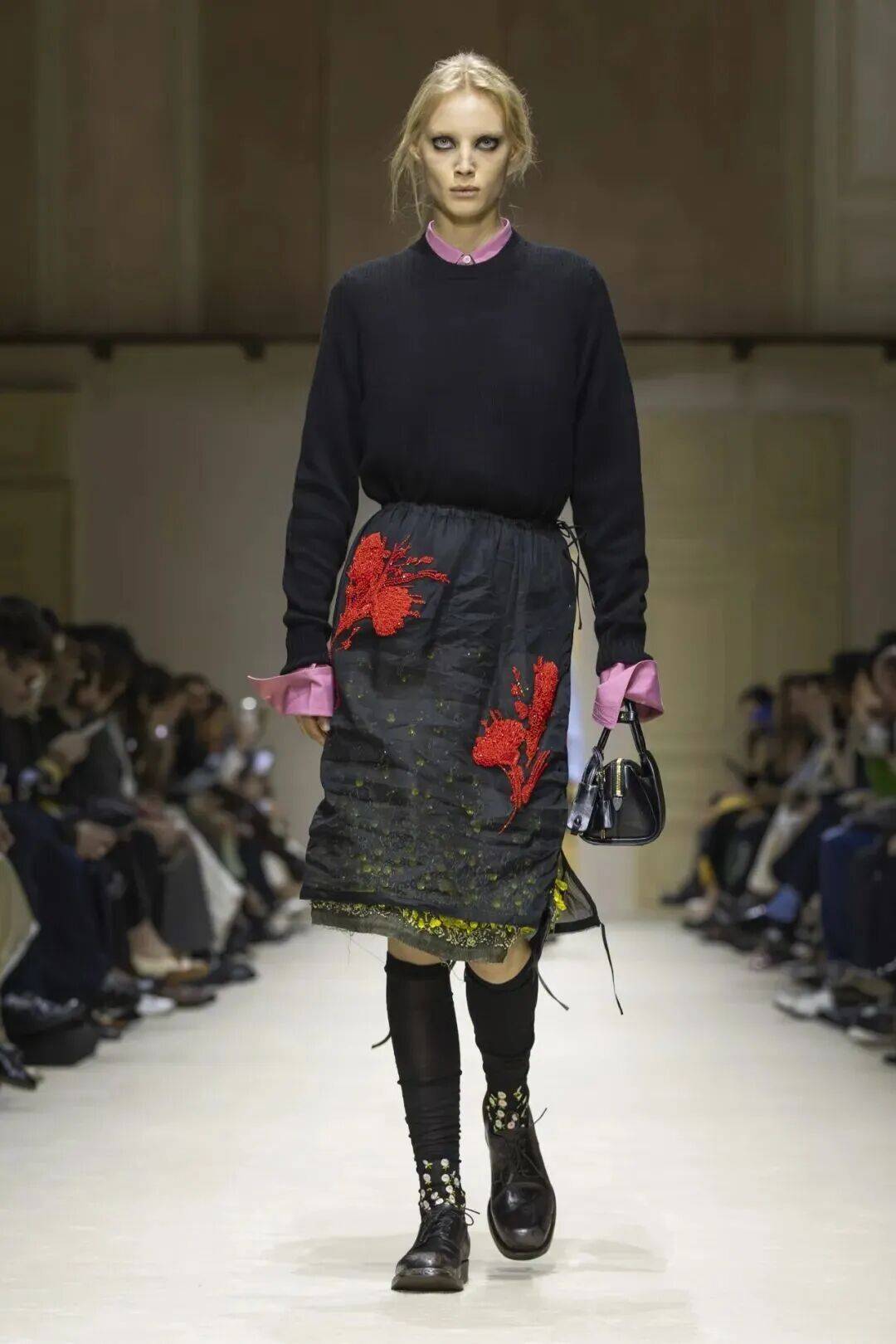 十五位女性，六十套造型，Prada 如何理解穿著