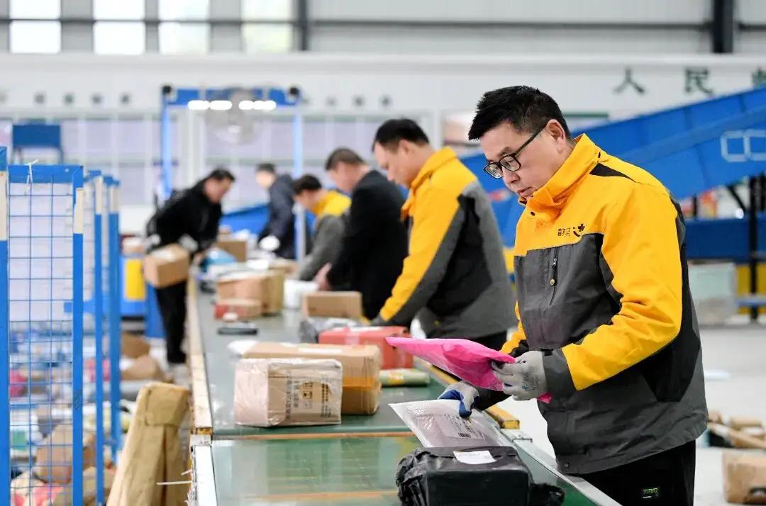 新年新氣象 實幹開新局丨快遞跑起來，物流更暢通！保康快遞包裹實現“當日清、當日達”