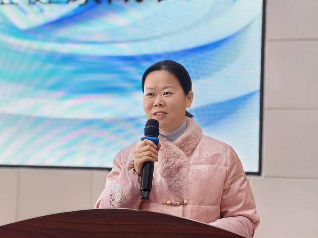 鄭州高新區蓮花街小學召開家委會會議