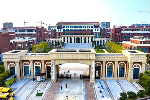 逐夢深藍，育見卓越——青島古鎮口海軍中學高中部